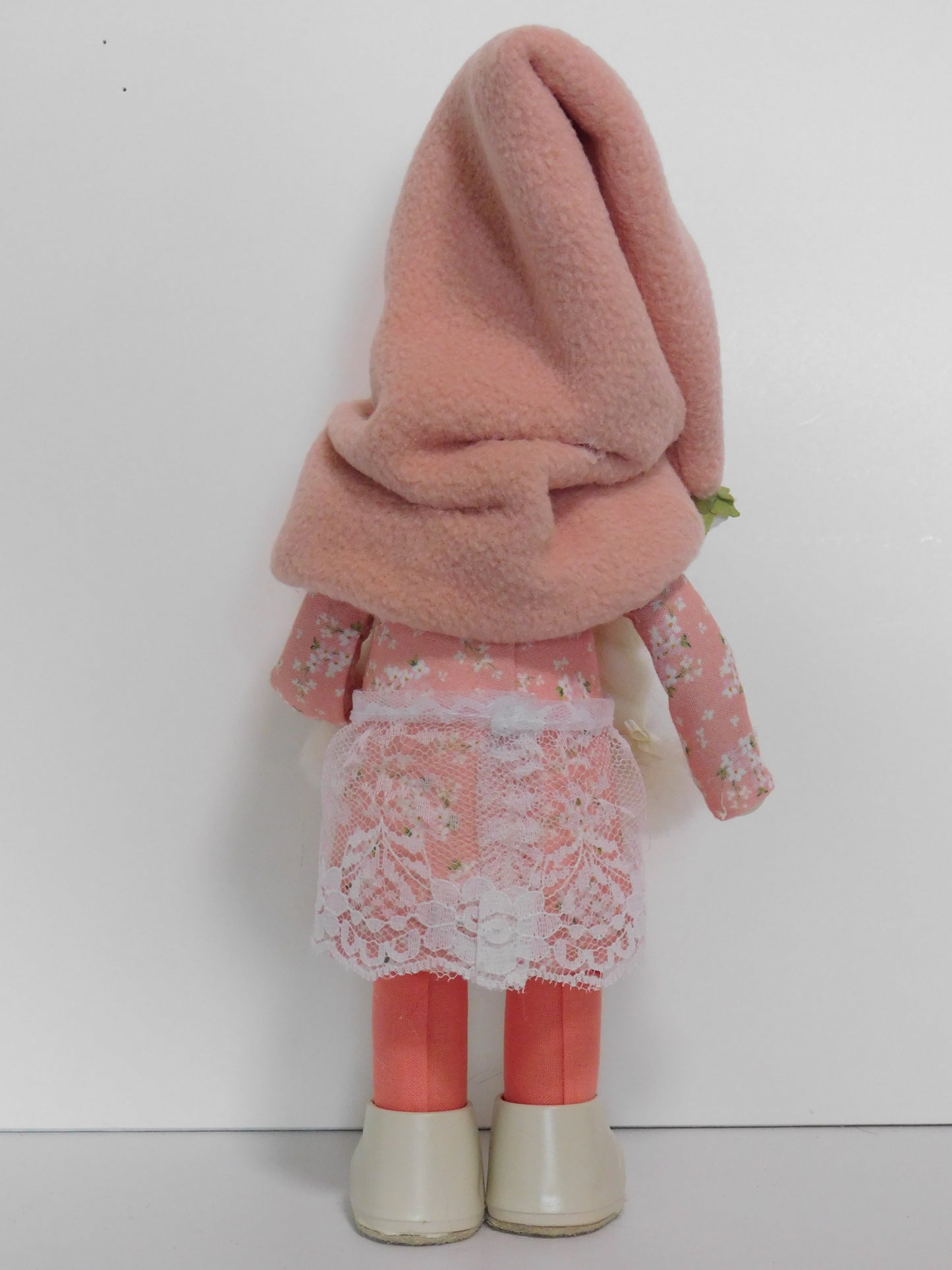 Girl Gnome, Spring Girl Gnome in Peach, Country Gnome, Spring Gnome, Female Gnome