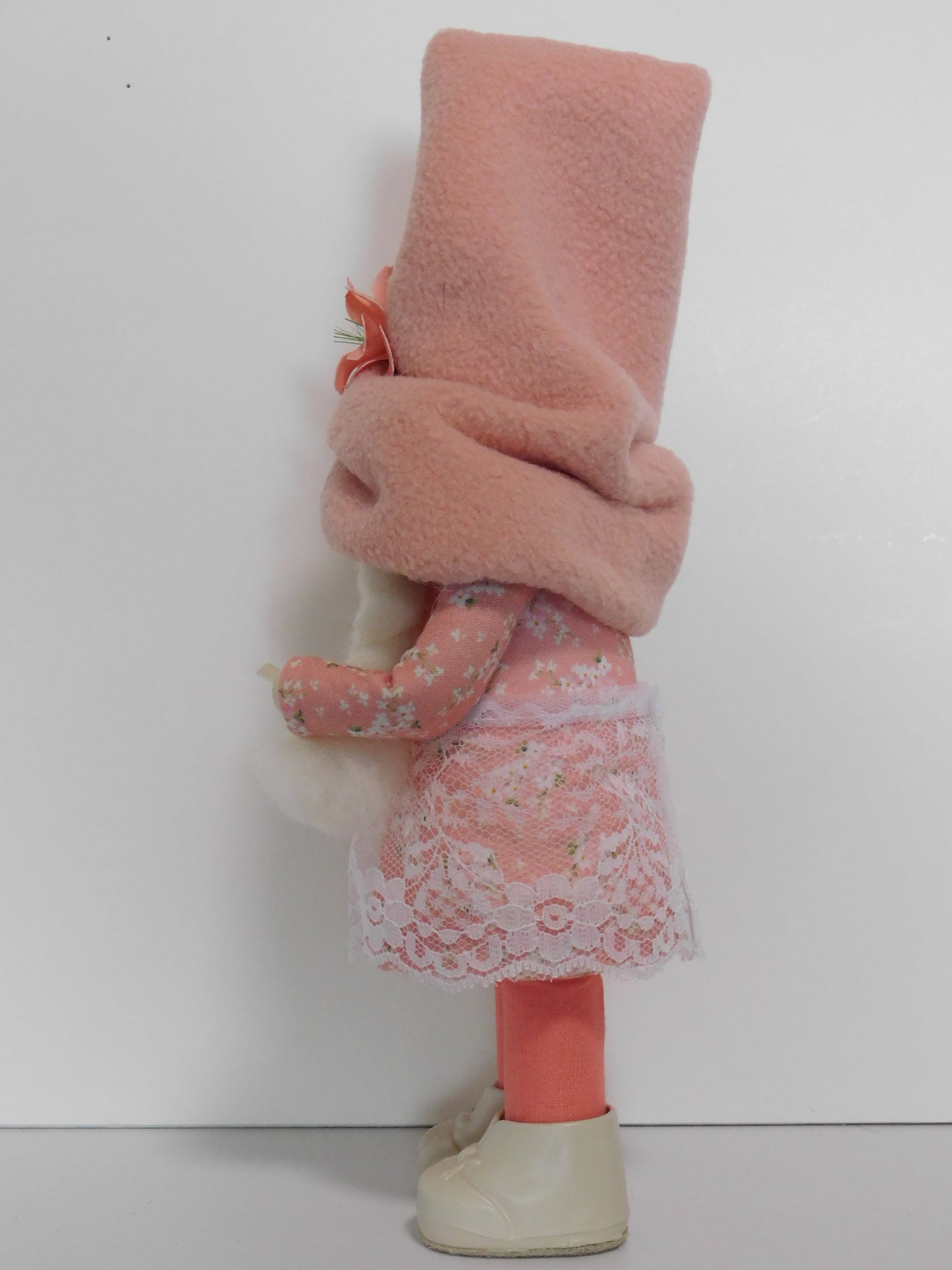 Girl Gnome, Spring Girl Gnome in Peach, Country Gnome, Spring Gnome, Female Gnome